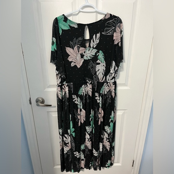 Penningtons x Love and Legend Dress | EUC | Size 1X - Picture 4 of 4